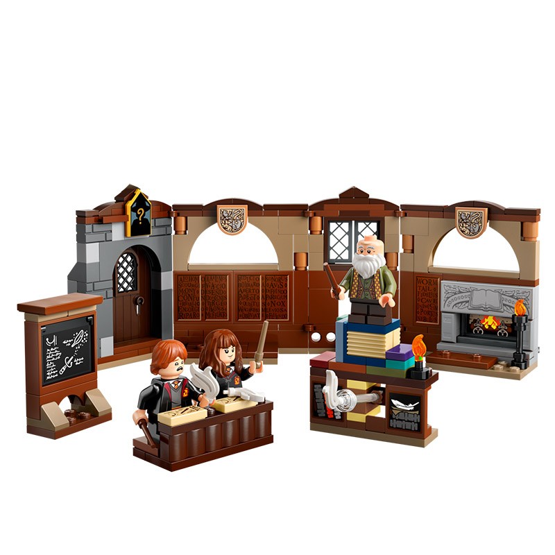 HARRY POTTER CASTILLO DE HOGWARTS CLASE DE ENCANTAMIENTOS